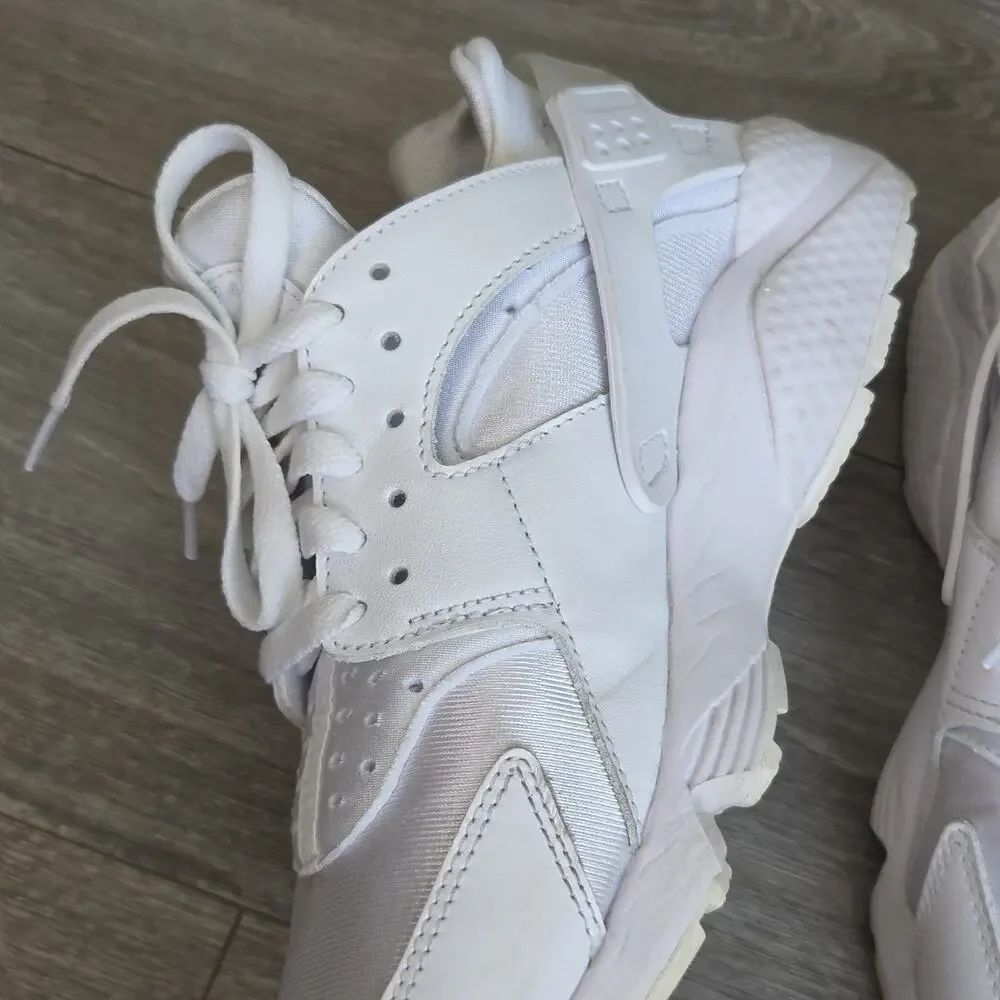 B2 Nike Air Huarache Triple White Women's US 7 Running Shoes (DD1068-102)
